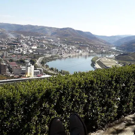 Mito's House & Douro View Alojamento de Acomodação e Pequeno-almoço Peso da Régua