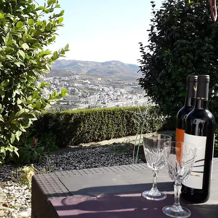 Mito's House & Douro View Alojamento de Acomodação e Pequeno-almoço Peso da Régua